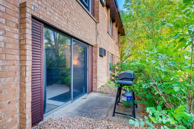 Building Photo - 816 Old Settlers Trl