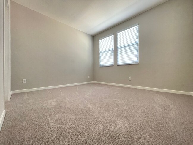 Building Photo - This spectacular 3-bed condo located acros...