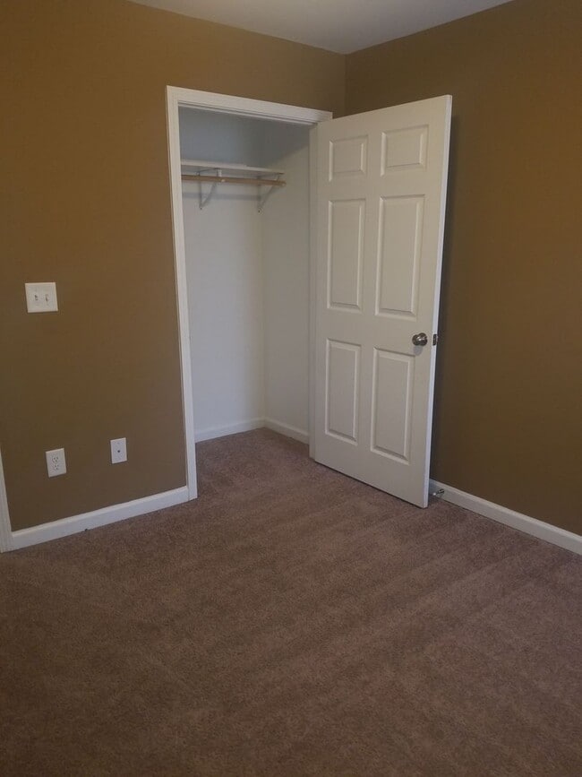 Building Photo - 4 Bedroom Single Family Home in Morrow!