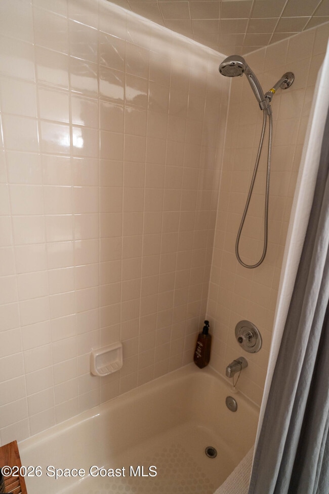 Building Photo - 605 Saint Albans Court