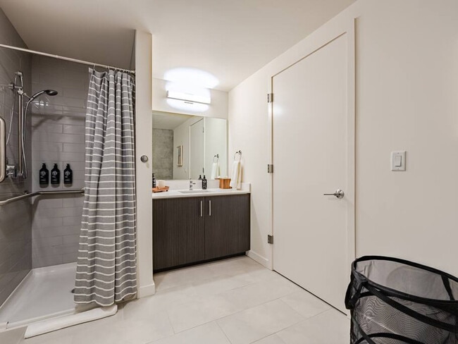 Building Photo - 1550 NW Naito Pkwy