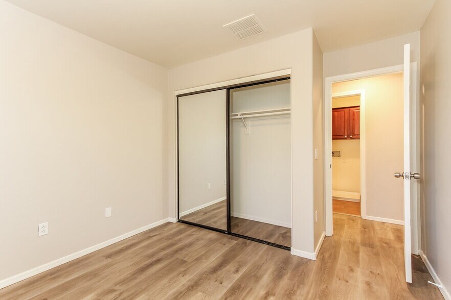 Building Photo - 9384 W Payson Rd