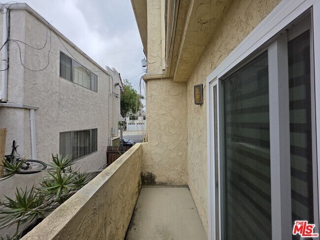 Building Photo - 517 N Francisca Ave
