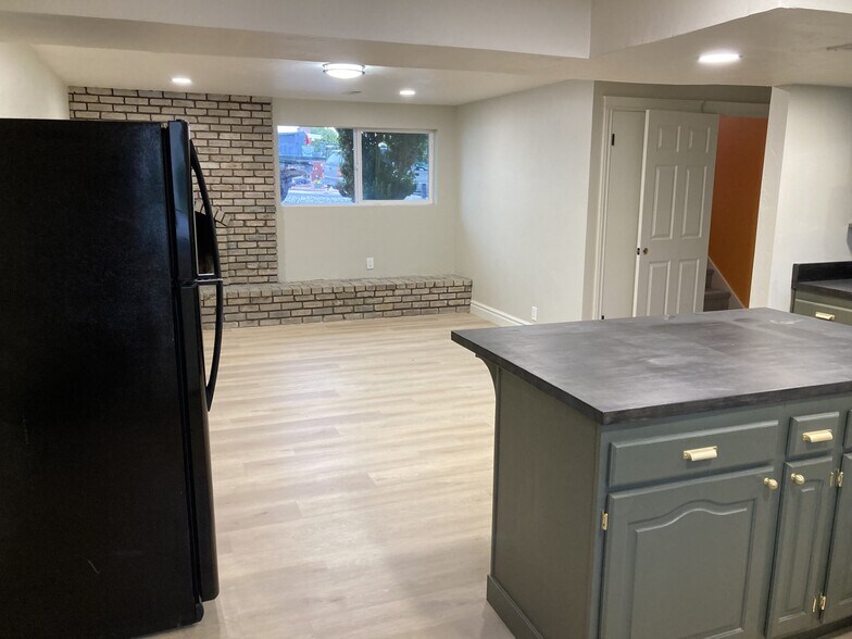 Building Photo - 1391 E McCormick Way