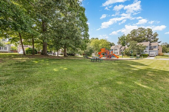 Building Photo - 537 Mountain Lake Dr