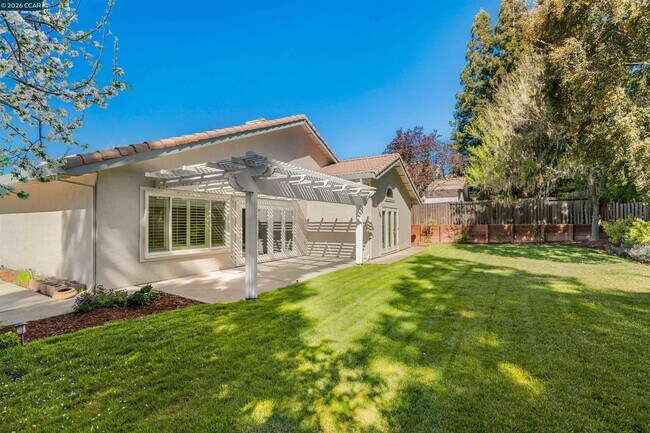 Building Photo - 313 Deepcreek Ct