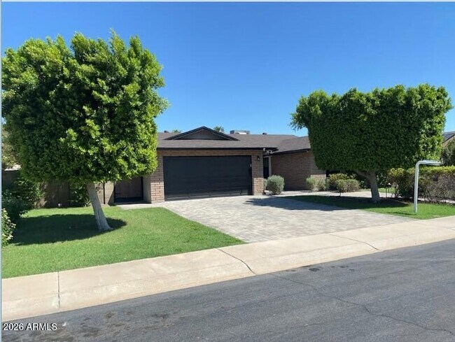 Building Photo - 6110 E Blanche Dr