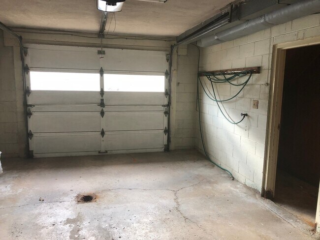 Building Photo - 3618 Baytree St
