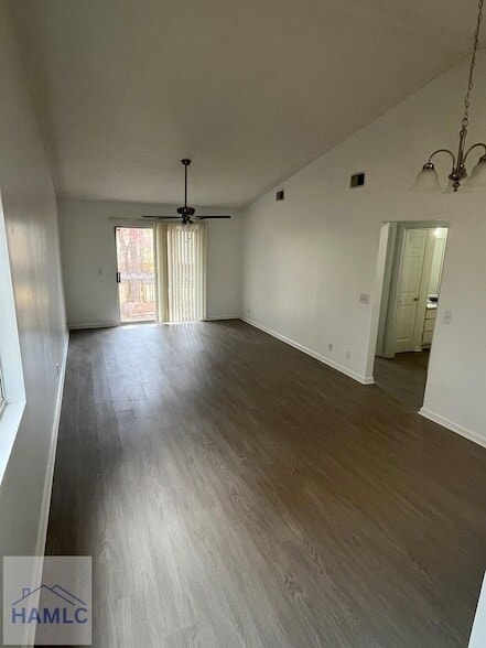 Building Photo - 910 Brett Dr