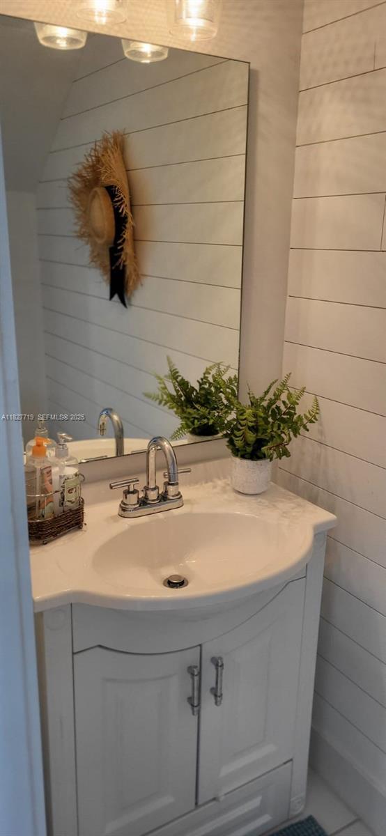 Building Photo - 1550 S Ocean Dr