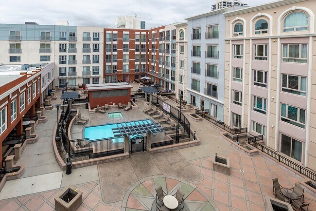 Building Photo - Stylish & Spacious Courtyard-Facing Condo in the Heart of Gaslamp