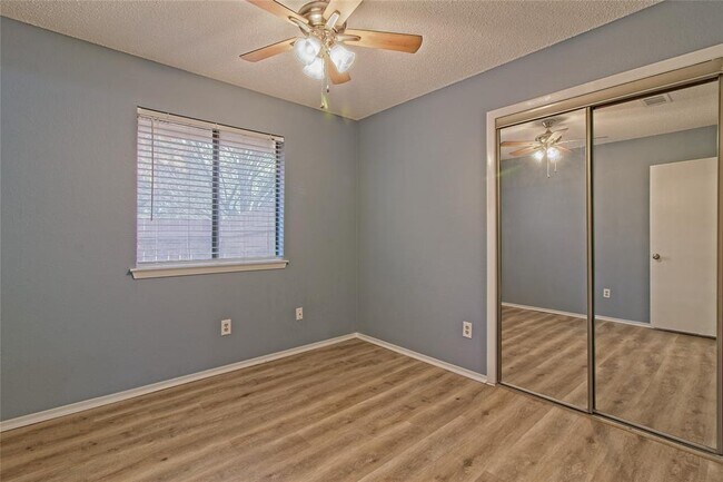 Building Photo - 1007 Markham Ln