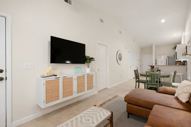 Building Photo - 108 Las Joyas Blvd