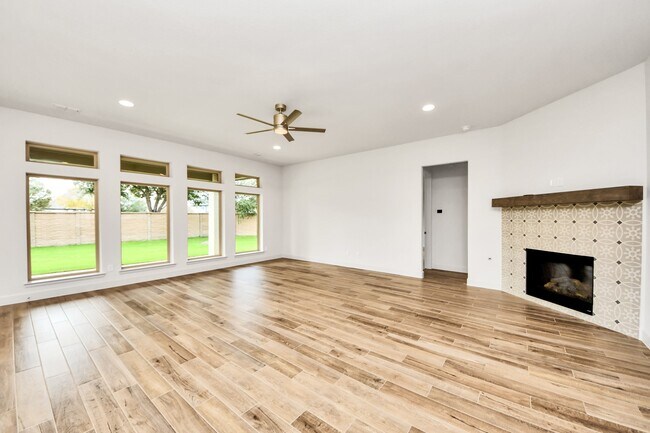 Building Photo - 2719 Country Ln