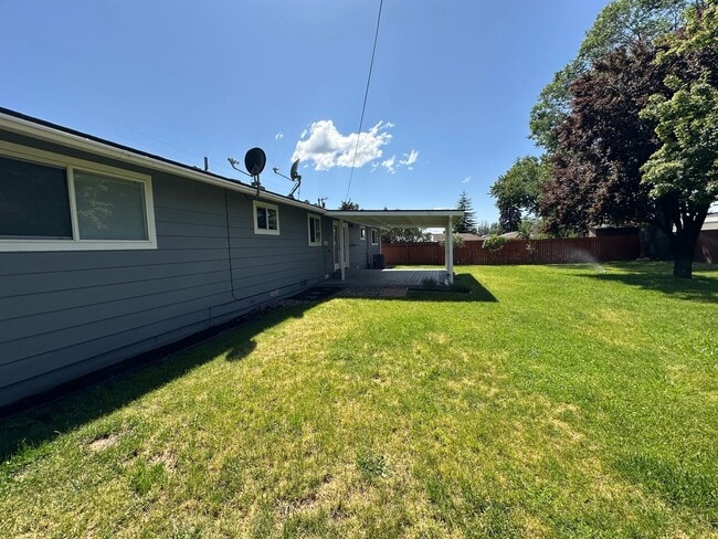Building Photo - 5301 Bel Aire Dr