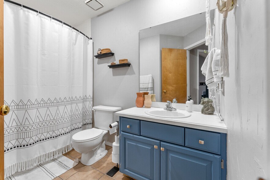 Bathroom - 3668 W El Castile St