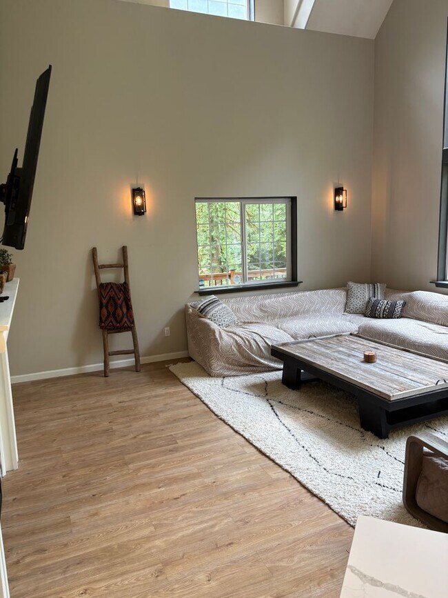 Building Photo - 64633 E Sandy River Ln