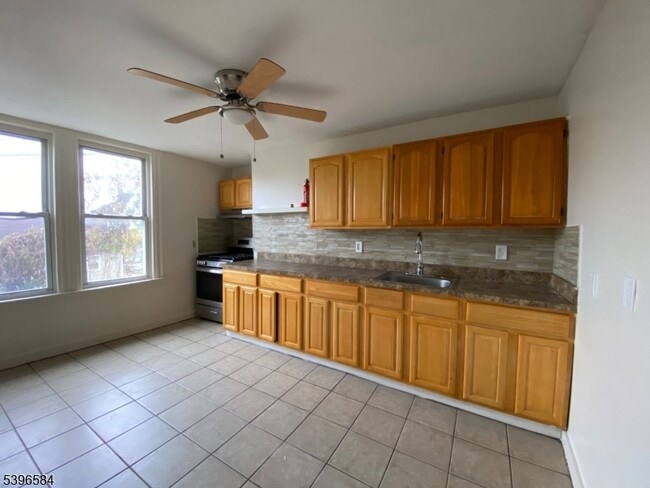 Building Photo - 130 Milford Ave