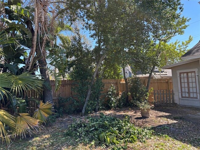 Building Photo - 810 22nd Ave N