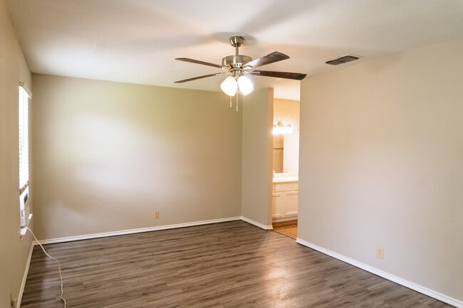 Building Photo - 13207 Larkwalk St