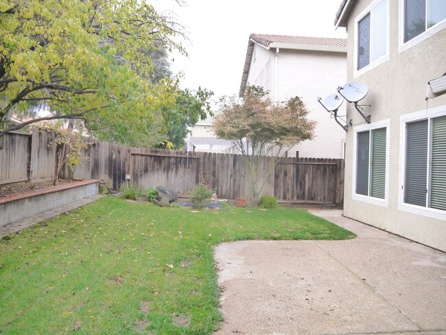 Building Photo - Excellent 2 Story House