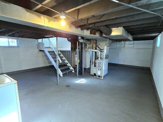 Building Photo - 328 Rosewood Ave