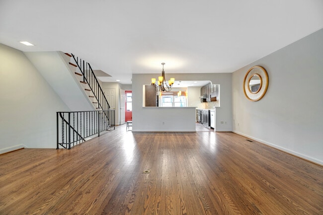 Building Photo - 1053 N George Mason Dr