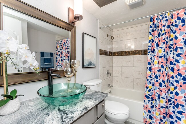 Building Photo - La Estancia Apartments