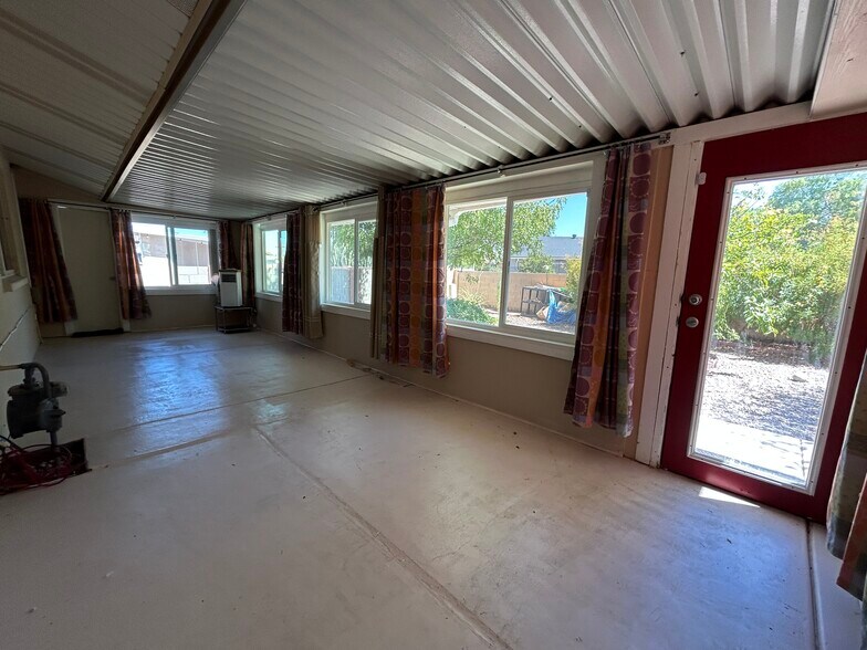 Building Photo - 10615 W Cheryl Dr