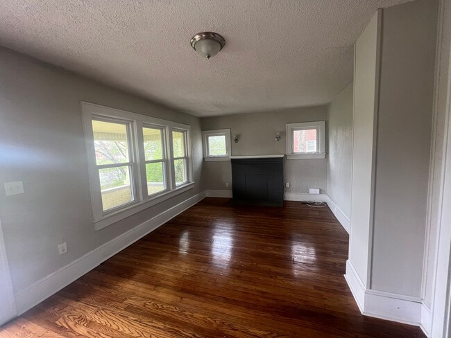 Building Photo - COMING SOON--3715 Hershberger Rd 3bed/1.5 bath $1495