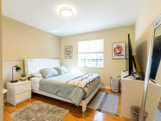 Building Photo - 665 Nandina Dr