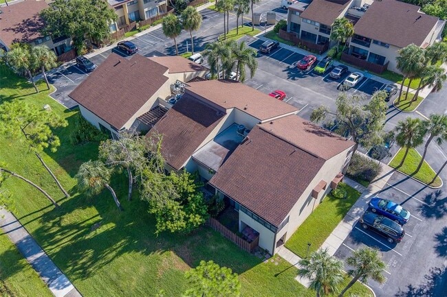 Building Photo - 890 N Village Dr