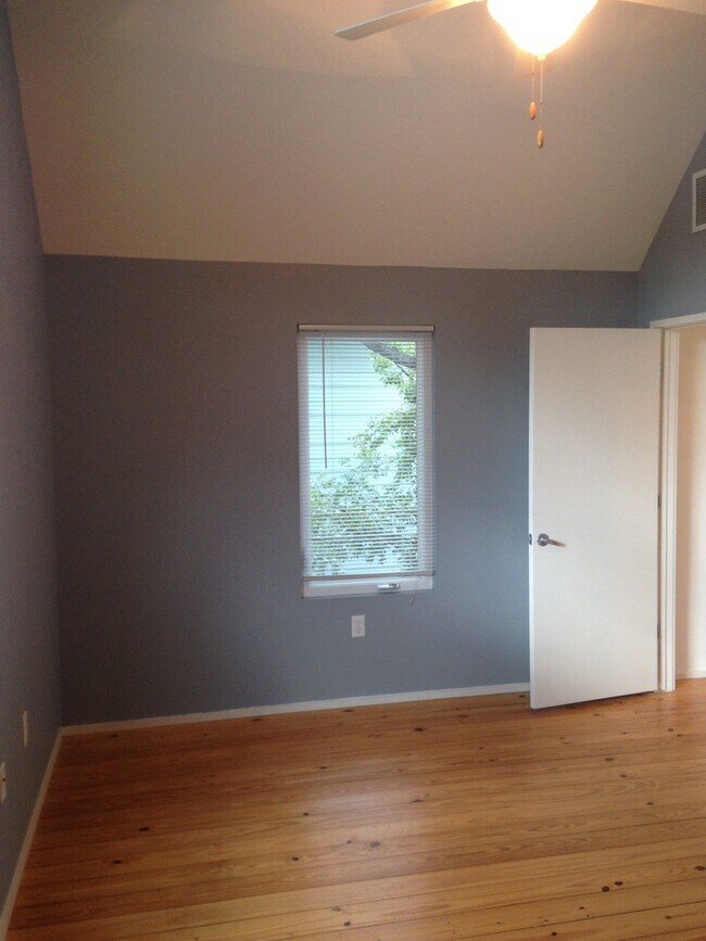 Building Photo - UT PRE-LEASE: 2009 Constructed 6 Bedroom / 3 Bath Home with Hot Tub - Open floor plan / Great Kit...