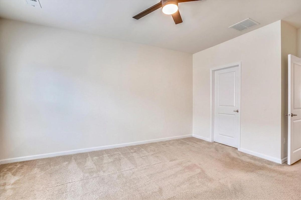 Building Photo - 725 Apple Orchard Dr