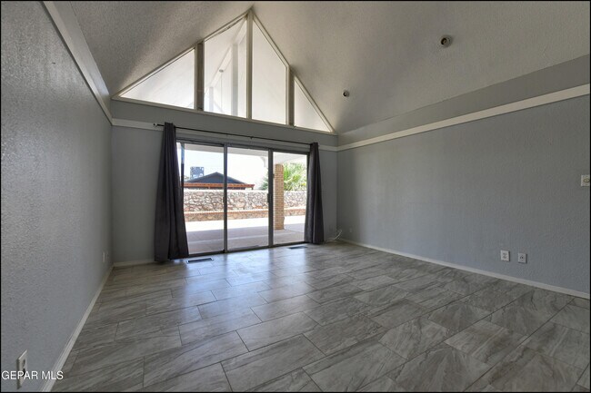 Building Photo - 8400 Parkland Dr