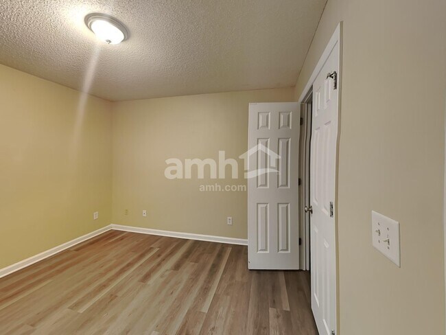 Building Photo - 247 Clayton Pointe Dr