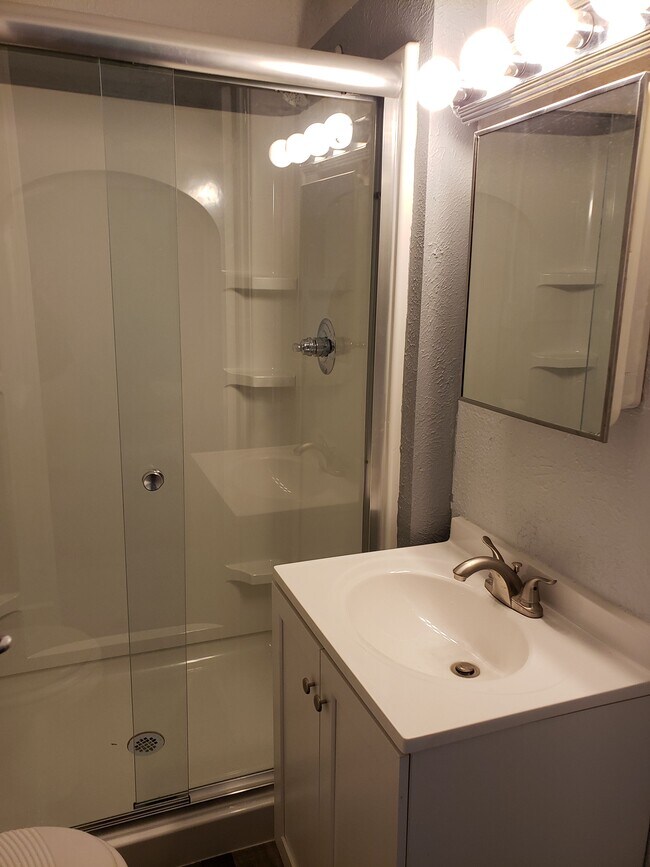 Building Photo - 209 5th St