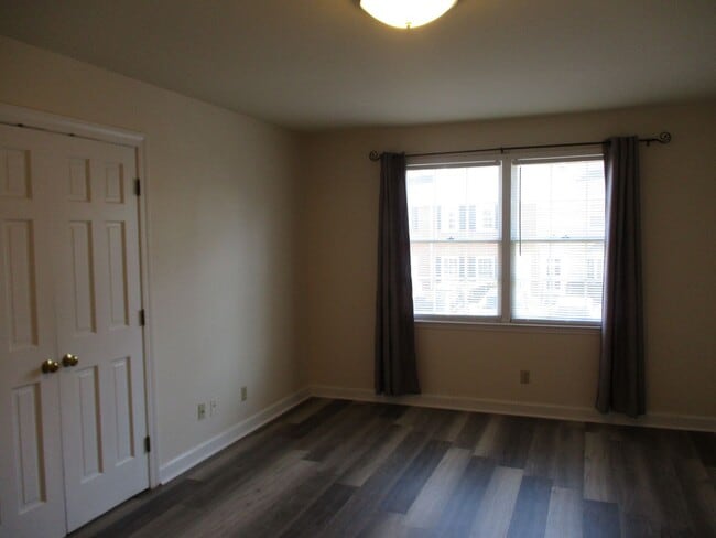 Building Photo - FOR RENT! 2 Bedroom, 2 Bath Upper Level Co...
