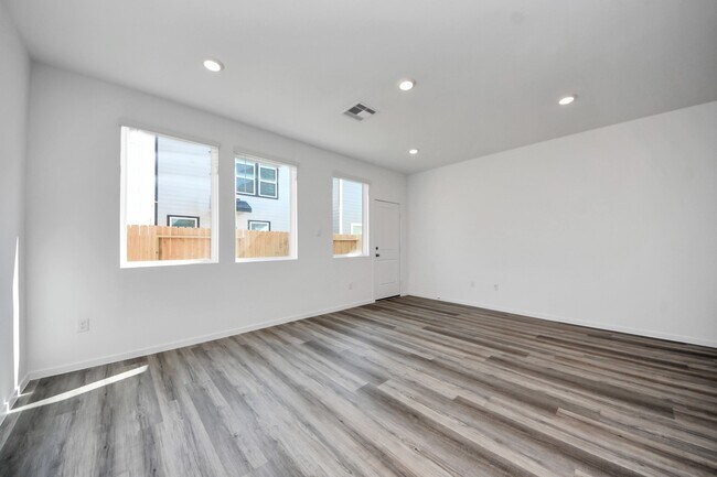 Building Photo - 1027 Moon Drop Ln