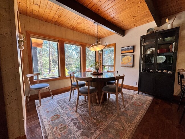 Building Photo - FOR RENT: FURNISHED LONG-TERM EXTREMELY CO...