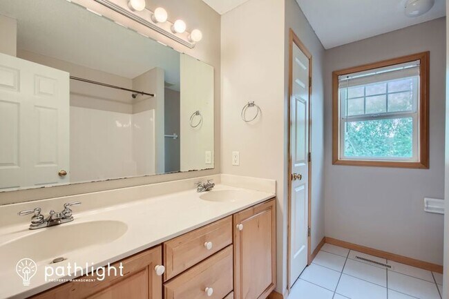 Building Photo - 9260 Icosa St W