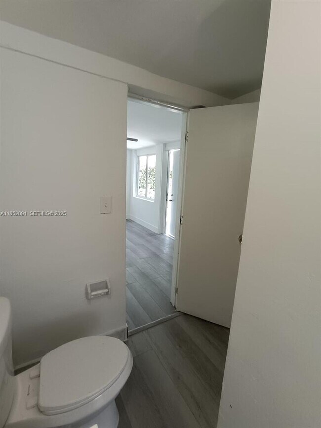 Building Photo - 1857 SW 4th St