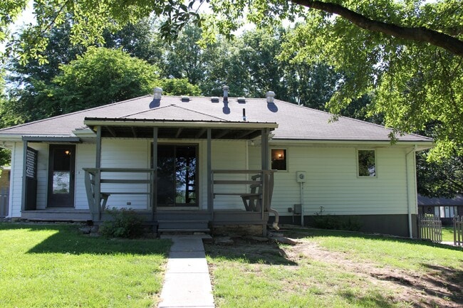 Building Photo - 18 Collins Dr