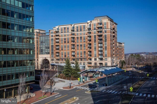 Building Photo - 3600 S Glebe Rd
