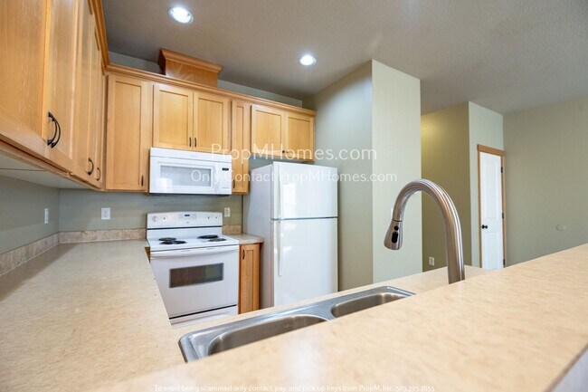 Building Photo - Charming Three Bedroom, Two and Half Bath in PowellHurst-Gilbert Neighborhood!