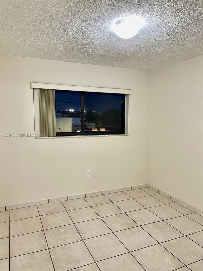 Building Photo - 5825 W 25th Ct