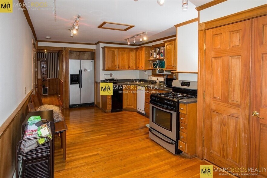 Primary Photo - 132 Bremen St