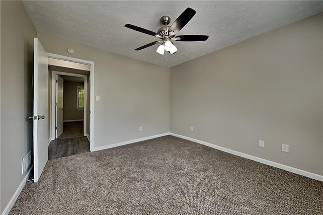 Building Photo - 548 Julius Dr