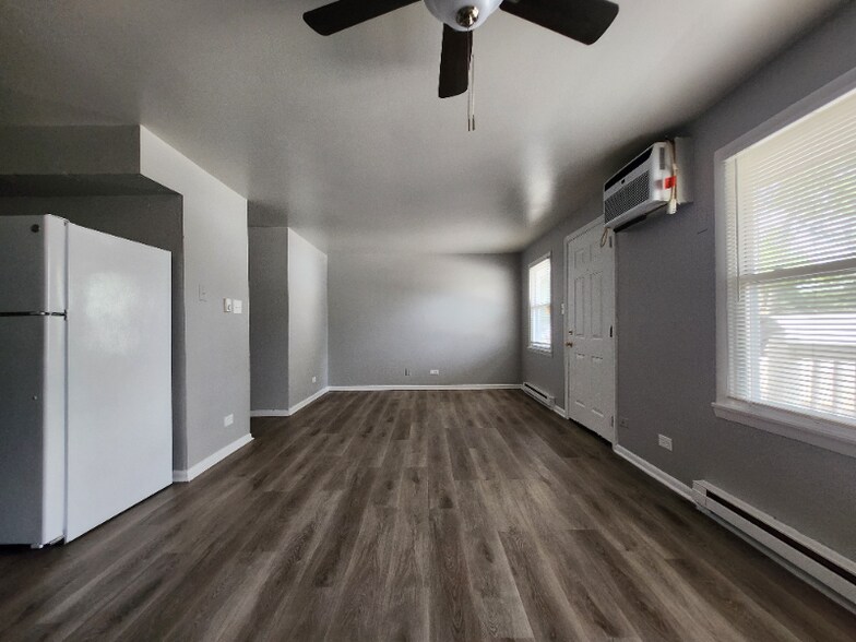 Building Photo - 474 W 14th Pl