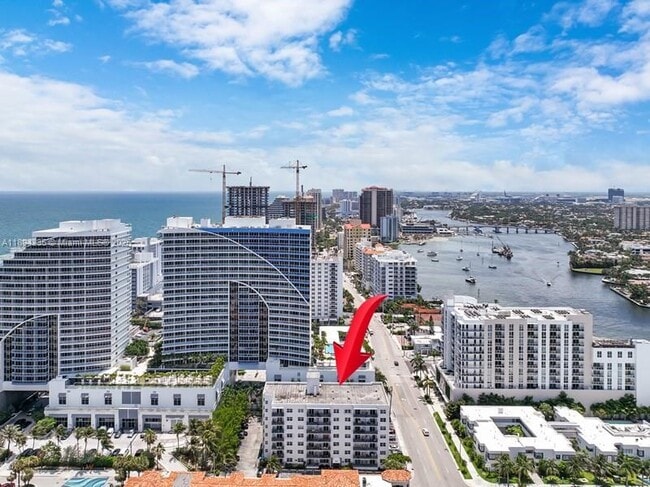 Building Photo - 3000 Riomar St